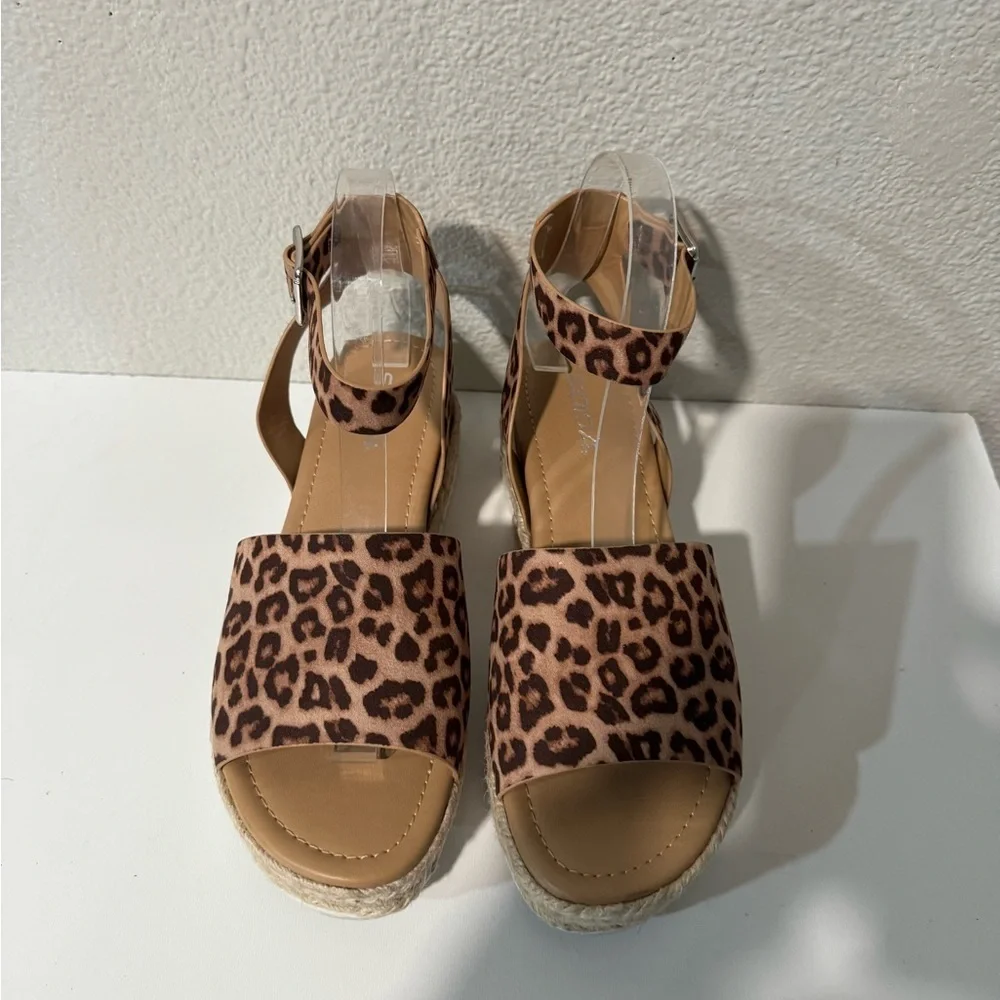 SODA Open Toe Buckle Ankle Strap cheetah Espadrilles Platform wedge size 8